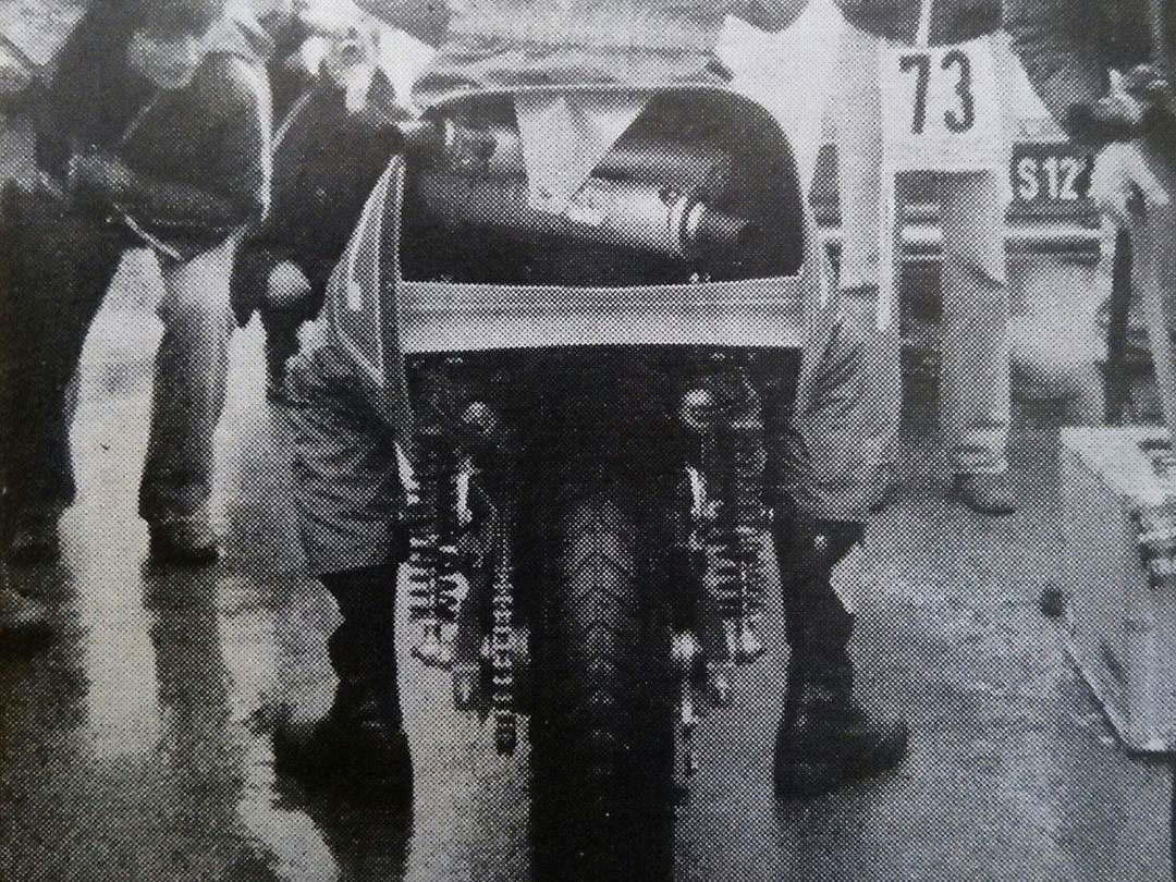 The crossed over pipes used by Katayama’s reverse cylinder in 1978